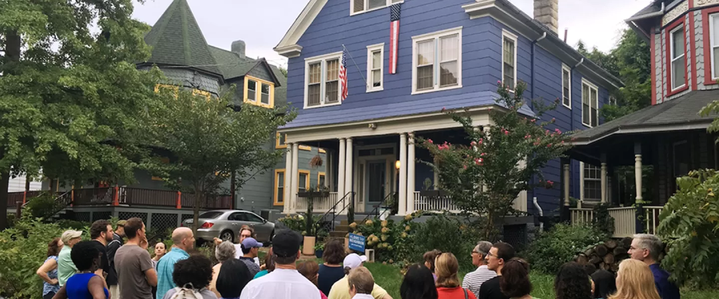 Group on a WalkingTown DC tour