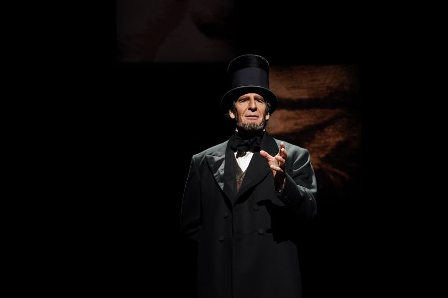 Scott Bakula in 'Mister Lincoln' at Ford's Theatre