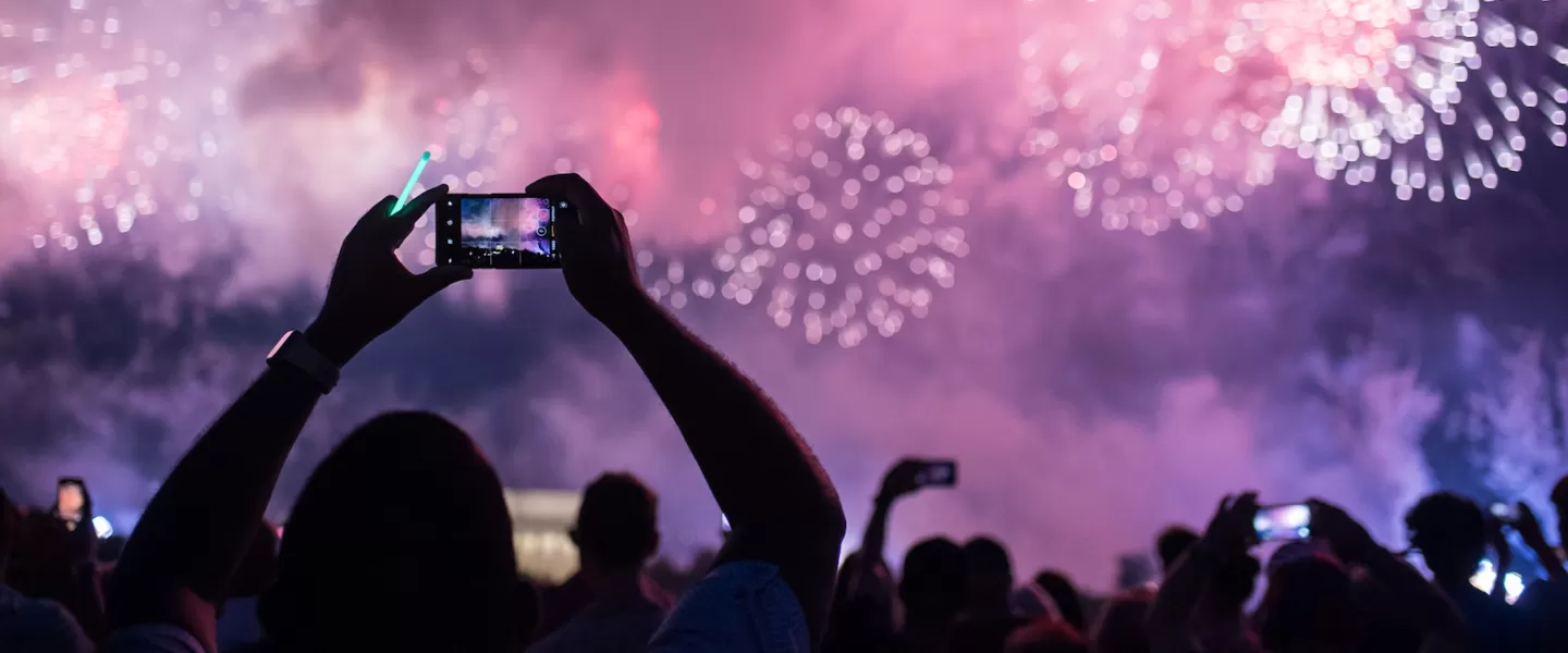 someone takes a photo of the july 4th fireworks on the national mall